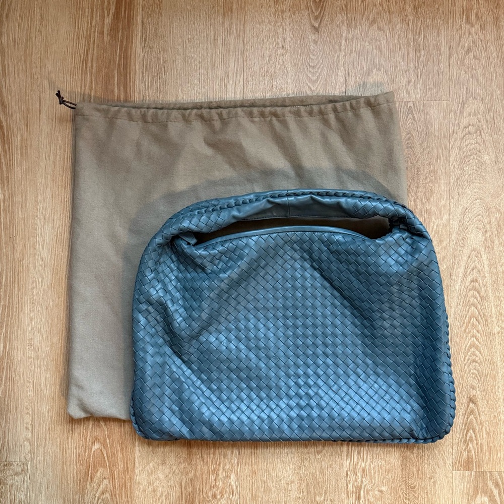 NWOT SHEEPSKIN GRAY LEATHER HOBO BAG